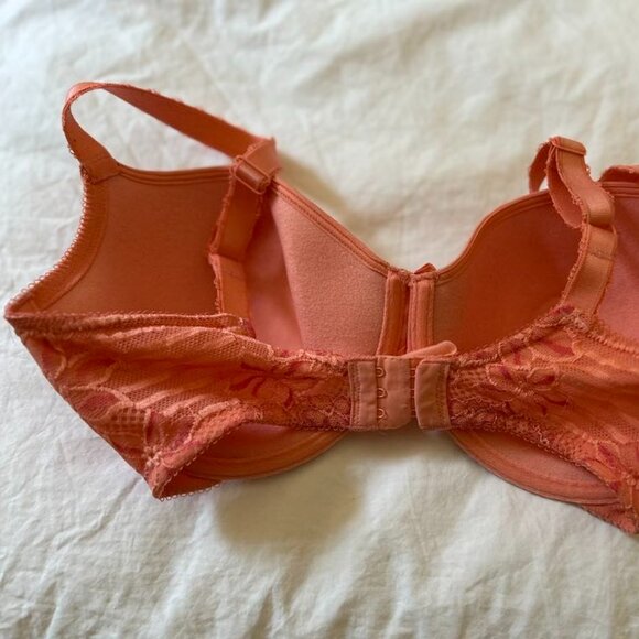 Coral colour Wacoal bra 32G - Picture 4 of 6